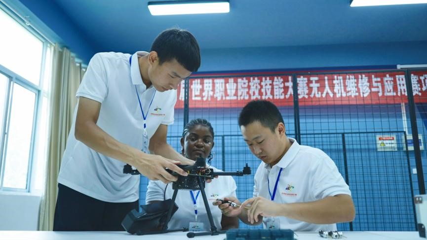 南宫体育(中国)官方网站2个赛项在首届世界职业院校技能大赛中获佳绩